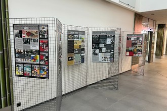 Výstava ve foyer úřadu Prahy 4 připomíná milníky novodobých českých dějin