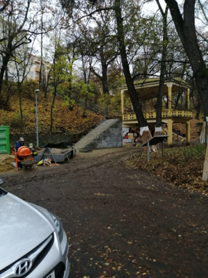 V parku Jezerka probíhá rozsáhlá rekonstrukce altánu, ... Obrázek 1