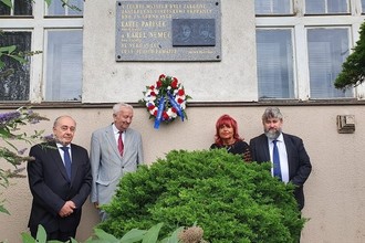 Praha 4 uctila památku dvou chlapců zabitých sovětskými vojáky