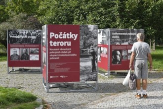 Praha 4 hostí výstavu „Počátky teroru“