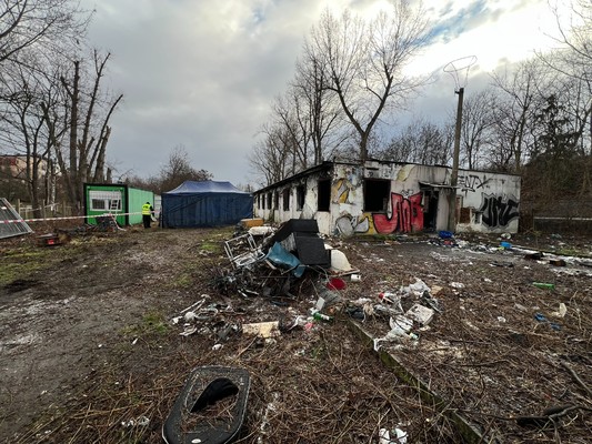V Braníku se rozeběhla demolice squatu Vrbova Obrázek 1