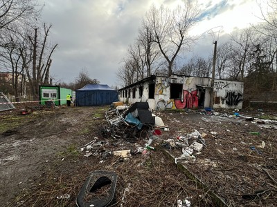 V Braníku se rozeběhla demolice squatu Vrbova